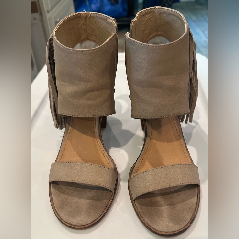 Size 9 Tan Women's Sandals with Fringe Detail